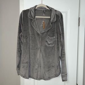 SKIMS VELOUR SLEEP TOP SMOKE